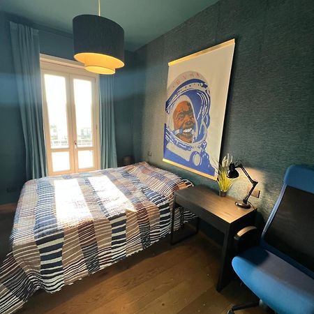 Room With Private Balcony On The Dora River Торино Екстериор снимка
