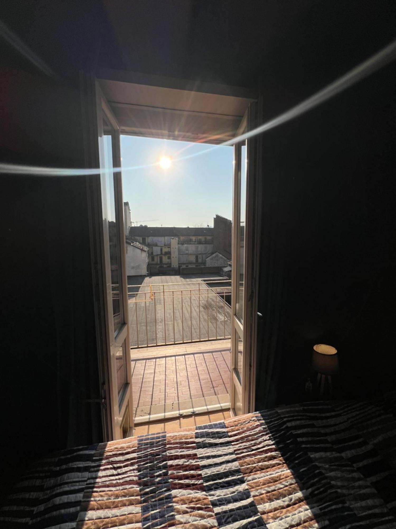 Room With Private Balcony On The Dora River Торино Екстериор снимка