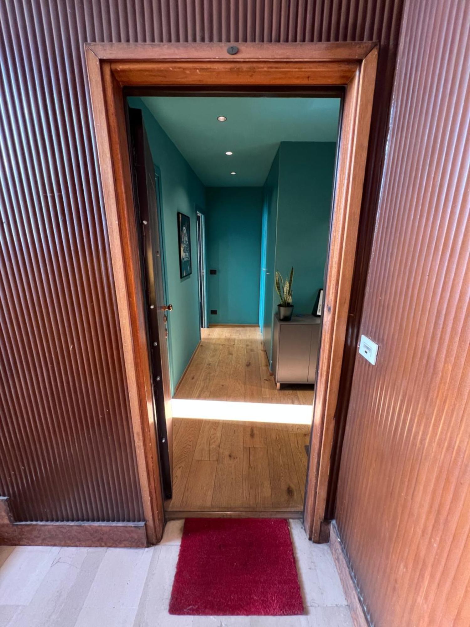 Room With Private Balcony On The Dora River Торино Екстериор снимка