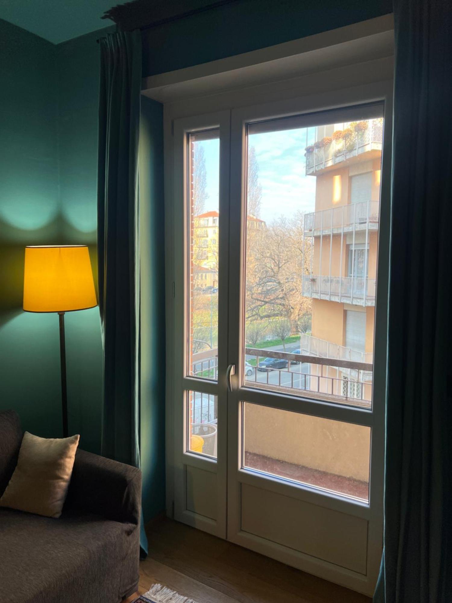Room With Private Balcony On The Dora River Торино Екстериор снимка