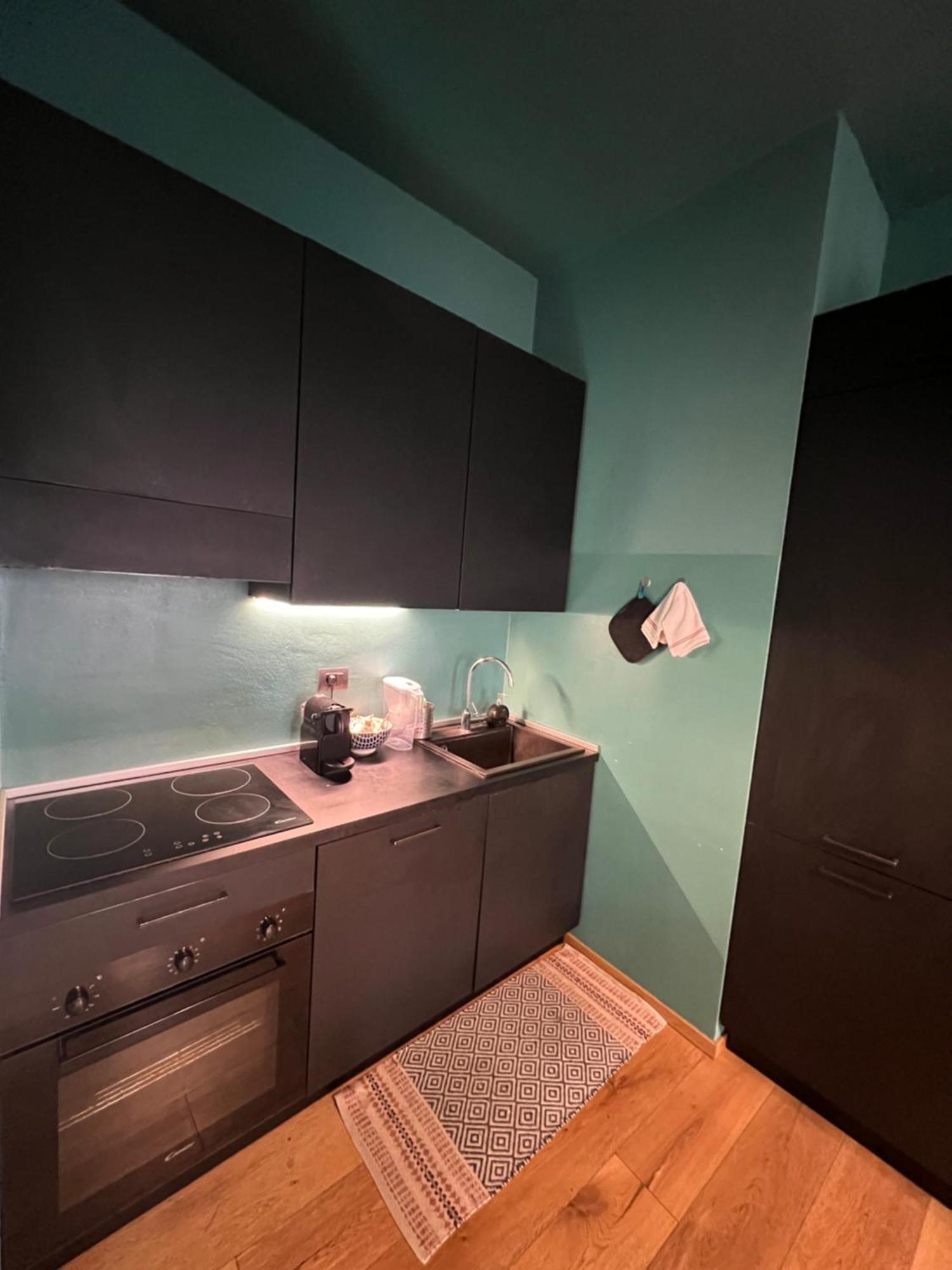 Room With Private Balcony On The Dora River Торино Екстериор снимка